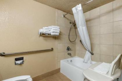 Quality Inn & Suites Des Moines - image 8