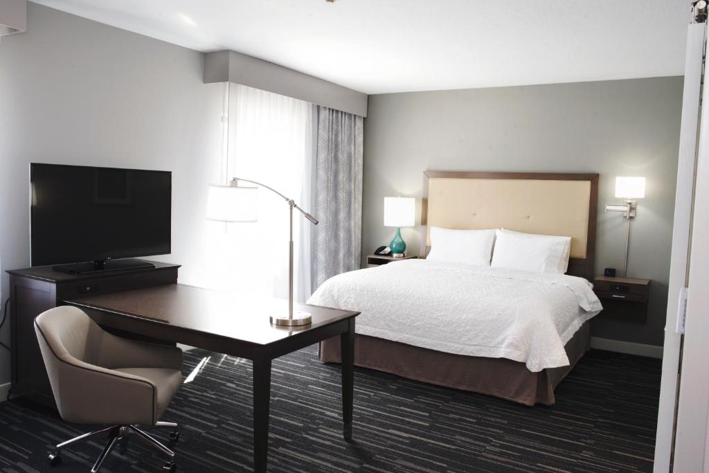 Hampton Inn & Suites Des Moines/Urbandale Ia - image 4