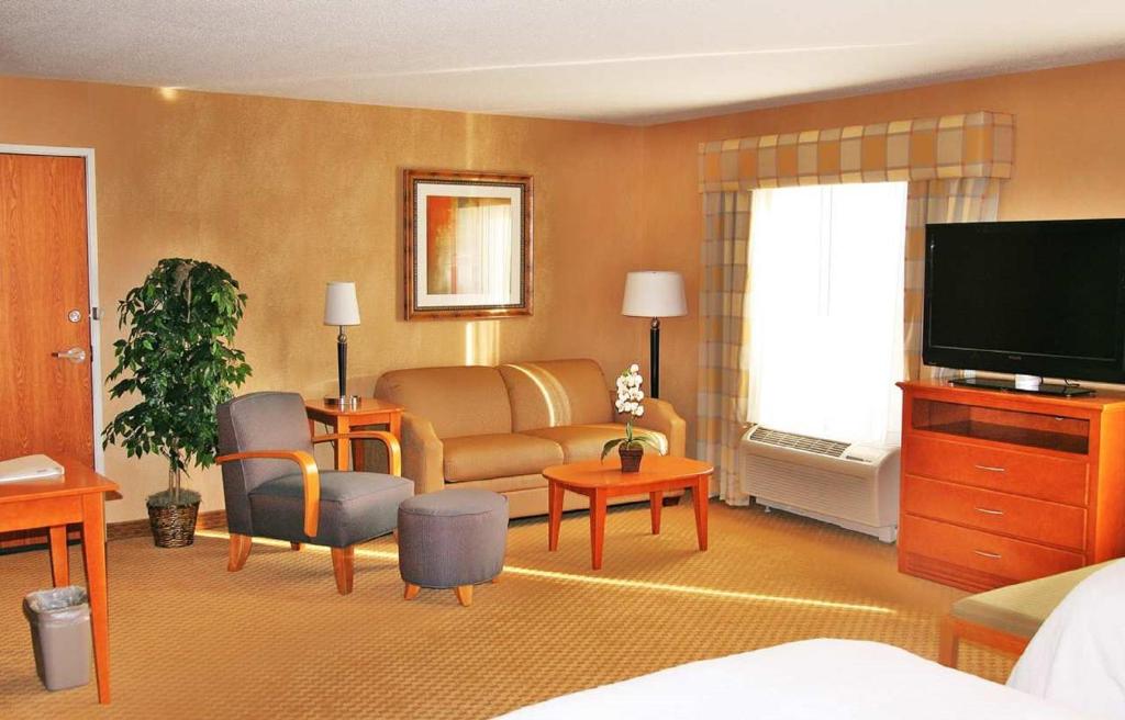 Hampton Inn Detroit - Shelby Township - image 3