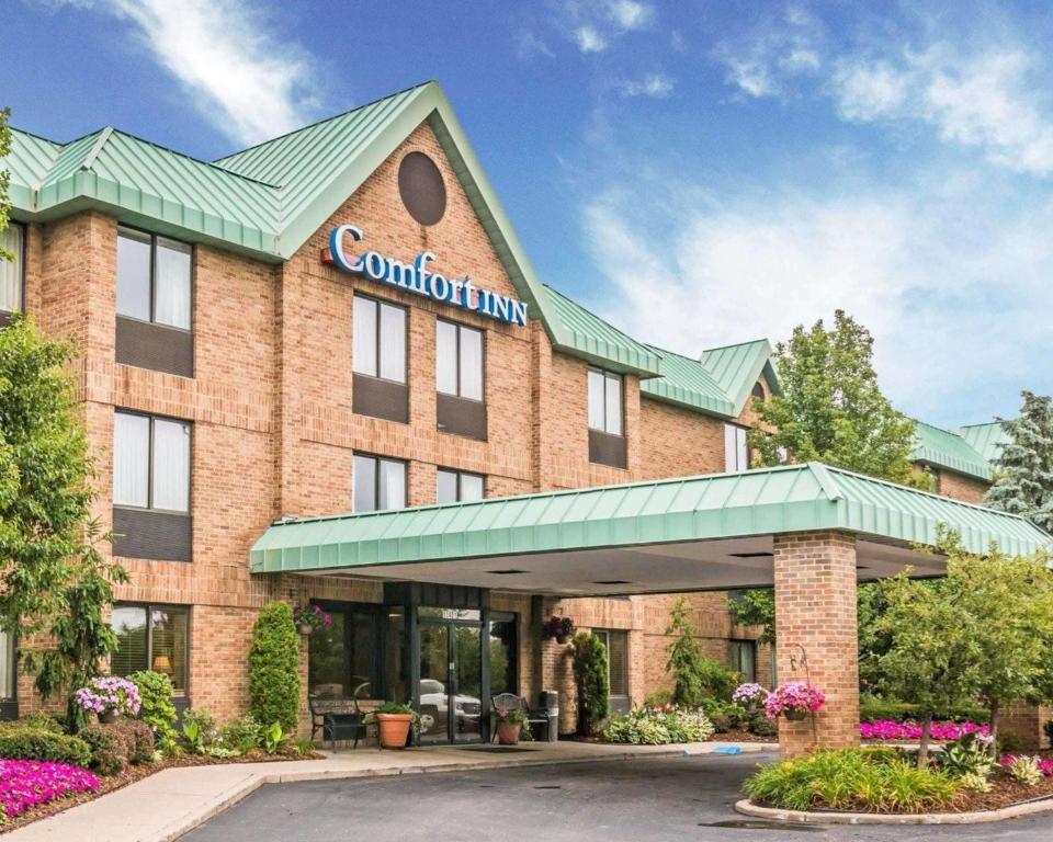 Comfort Inn Utica - main image