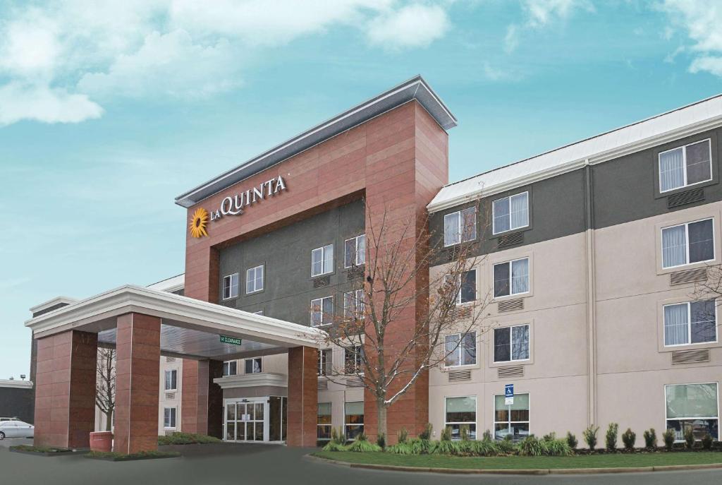 La Quinta by Wyndham Detroit Utica - image 5