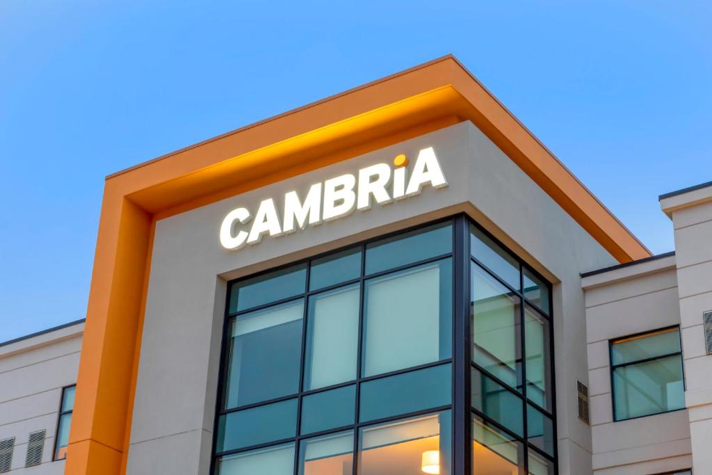 Cambria Hotel Detroit-Shelby Township - image 2