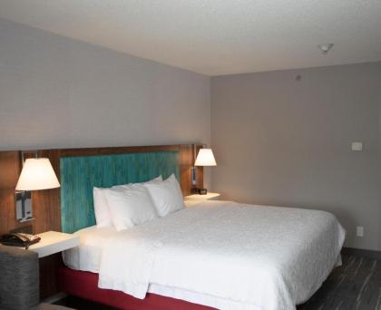 Hampton Inn Utica - image 13