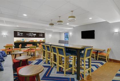 Hampton Inn Utica - image 18