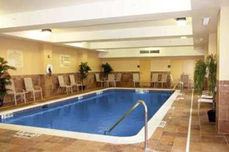 Hampton Inn Utica - image 3