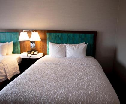 Hampton Inn Utica - image 9