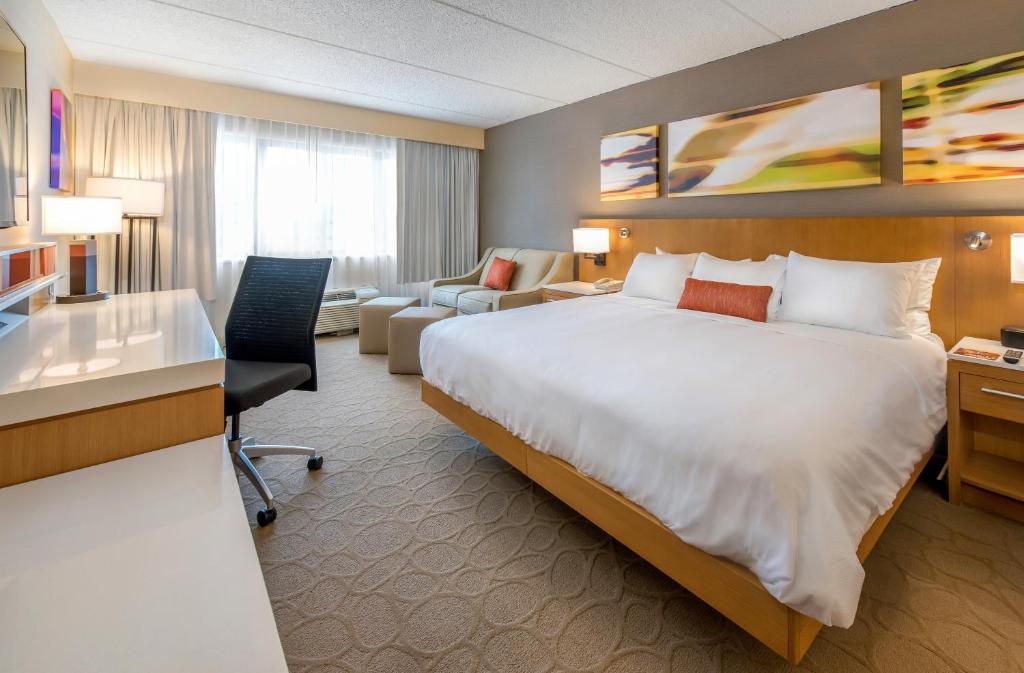 Delta Hotels by Marriott Utica - main image