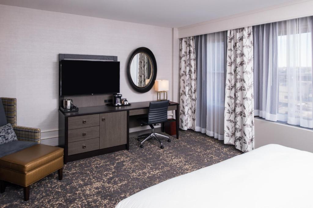 DoubleTree by Hilton Hotel Utica - image 3