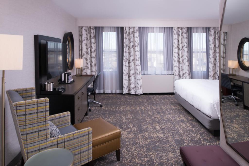 DoubleTree by Hilton Hotel Utica - image 4