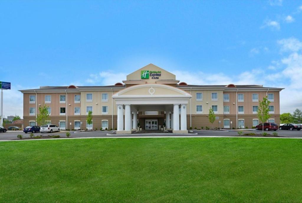 Holiday Inn Express & Suites Utica an IHG Hotel - main image