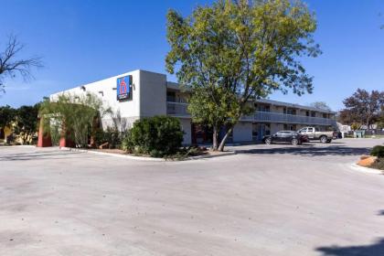 Motel 6-Uvalde TX - image 10