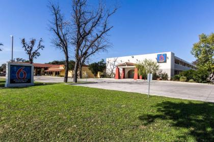 Motel 6-Uvalde TX - image 11