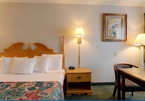 Americas Best Value Inn Uvalde - image 2