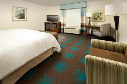 Hampton Inn Uvalde - image 10