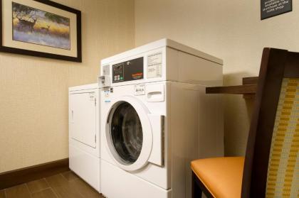 Hampton Inn Uvalde - image 11