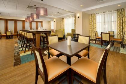 Hampton Inn Uvalde - image 12