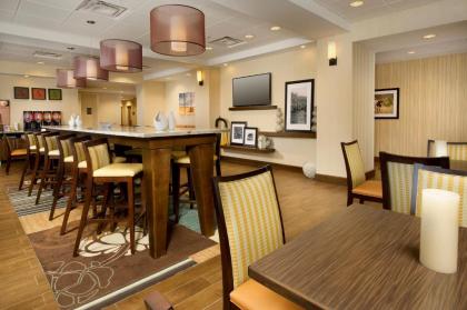 Hampton Inn Uvalde - image 5