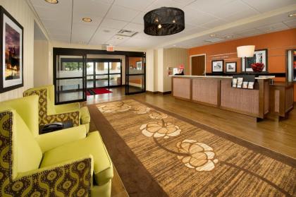 Hampton Inn Uvalde - image 8