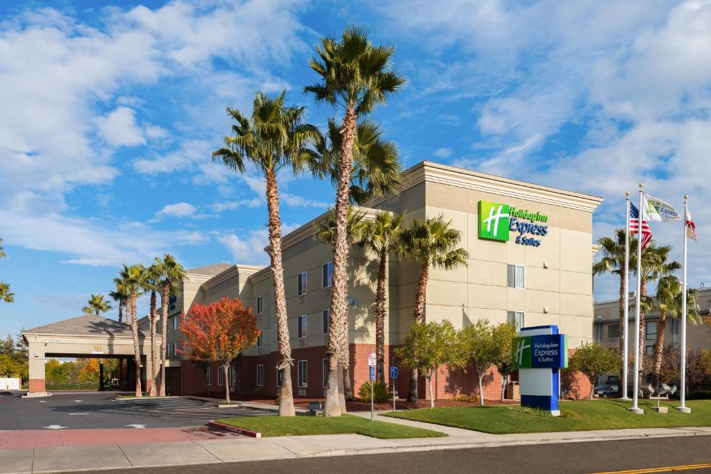 Holiday Inn Express Hotel & Suites Vacaville an IHG Hotel - main image