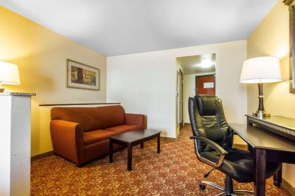 Comfort Suites Vacaville - image 3