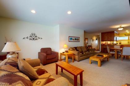 Spacious 2 Bedroom Condo with Spectacular Views & Underground Parking. - image 2