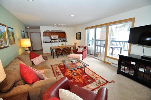 Cute 2 Bedroom East Vail Condo #1202 w/ Hot Tub and Shuttle. - main image