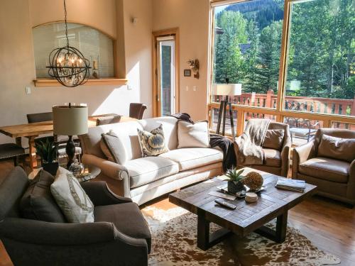 Gorgeous home in Quiet East Vail - main image