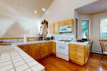 Gorgeous home in Quiet East Vail - image 3