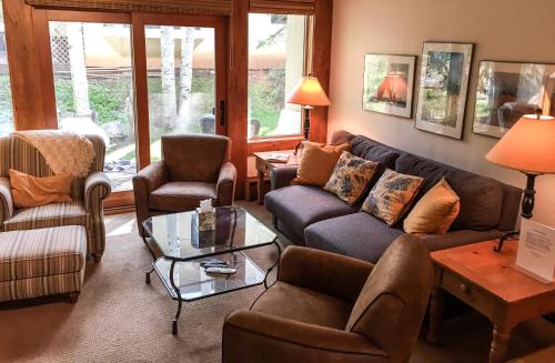 Creekside Spacious 3 Bedroom Townhome #18 in West Vail. - main image