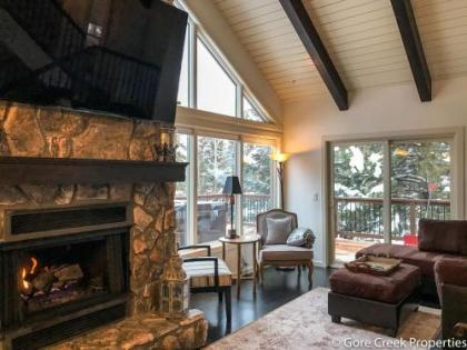 Spectacular Remodeled 5 Bedroom matterhorn home w Hot tub and Ski Lockers