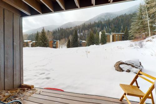 Remodeled 2 Bedroom East Vail Condo #102 w/ Hot Tub. Steps to Shuttle. - image 4