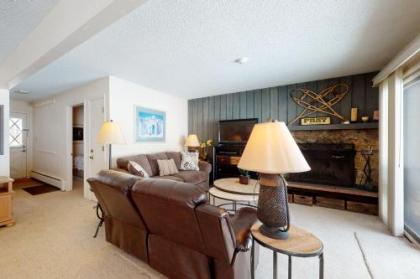 Remodeled 2 Bedroom East Vail Condo #102 w/ Hot Tub. Steps to Shuttle. - image 5