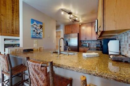 Remodeled 2 Bedroom East Vail Condo 6G with Hot Tub Market Free Shuttle - image 5