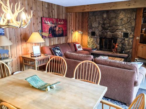 Cozy East Vail 2 Bedroom Condo #1601 w/ Fireplace. - main image