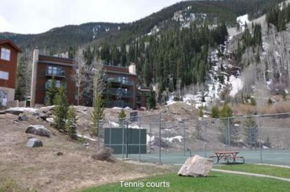 Cozy East Vail 2 Bedroom Condo #1601 w/ Fireplace. - image 3