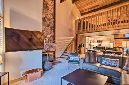 Cozy Mtn Condo with Hot Tub Access Walk to Slopes! - image 3