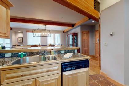 Luxury in Arrowhead - image 12