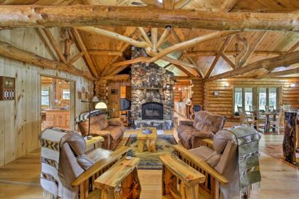 Valders Log Cabin near EEA Air Show and Sheboygan! - image 6