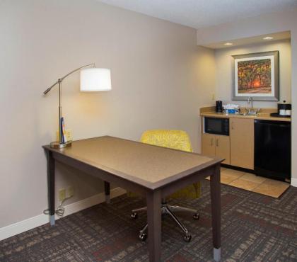 Hampton Inn & Suites Valdosta/Conference Center - image 11