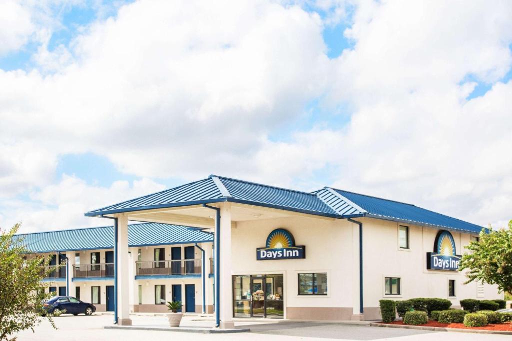 Days Inn by Wyndham Valdosta at Rainwater Conference Center - main image