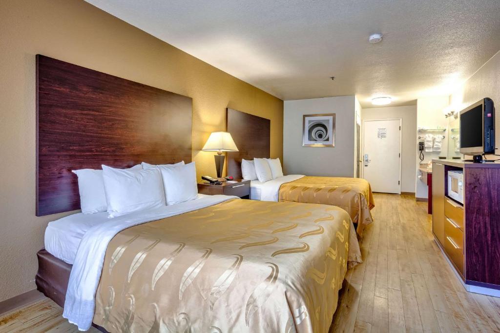 Quality Inn near Six Flags Discovery Kingdom-Napa Valley - image 7