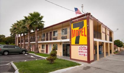 Motel 7 - image 4