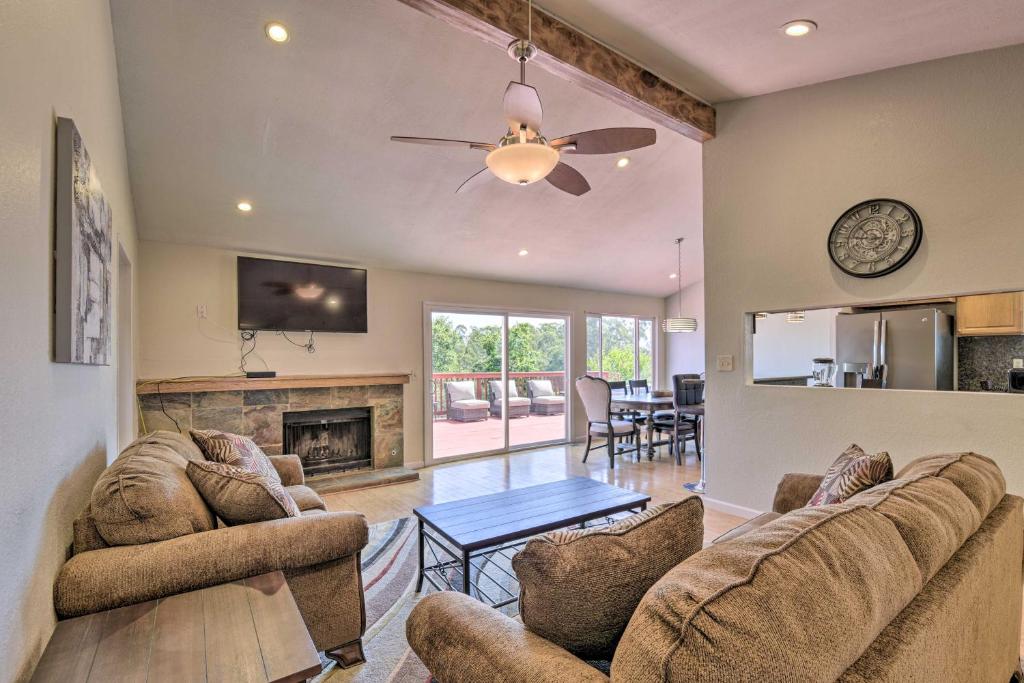 Vallejo Home with Spacious Deck Hot Tub and Views - image 5