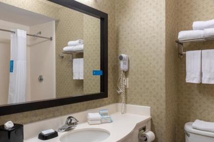 Hampton Inn & Suites Valparaiso - image 7