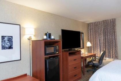 Hampton Inn & Suites Valparaiso - image 8