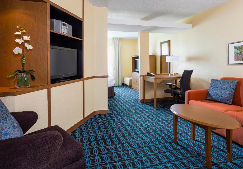 Fairfield Inn and Suites Valparaiso - image 2