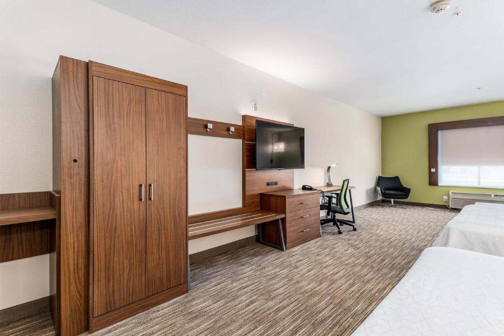 Holiday Inn Express & Suites Van Buren-Fort Smith Area an IHG Hotel - image 2