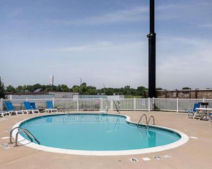 Quality Inn Van Buren - image 7