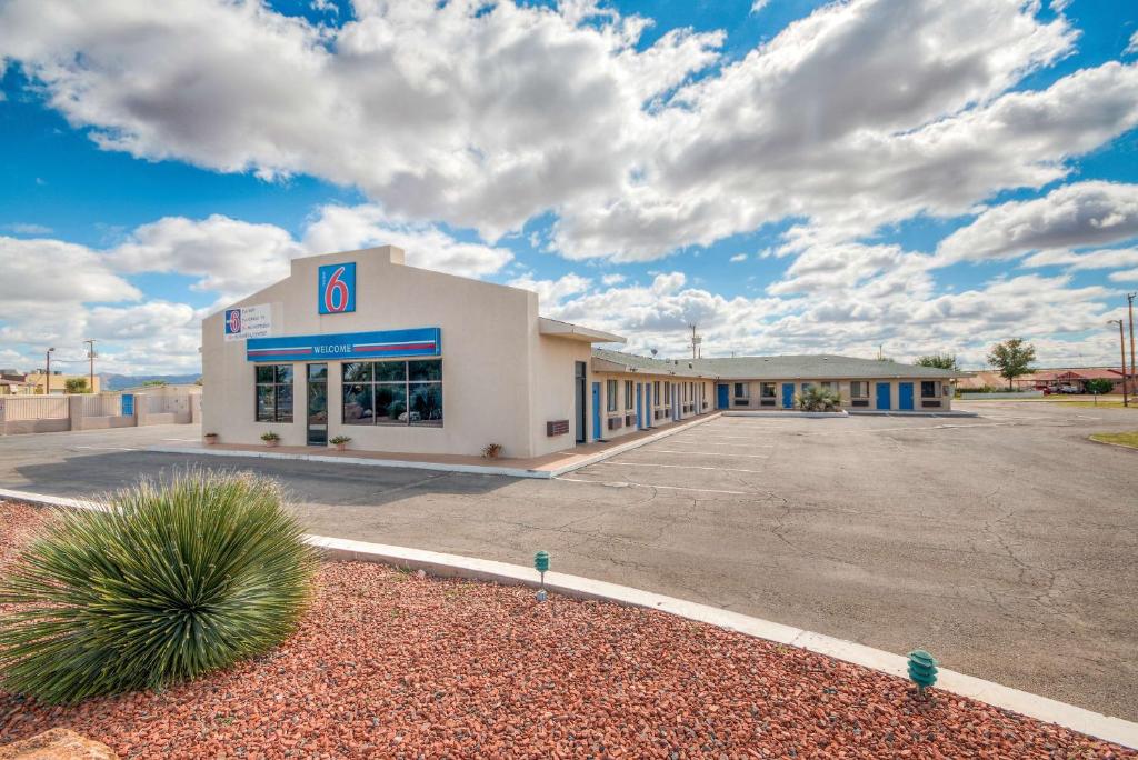 Motel 6-Van Horn TX - image 2