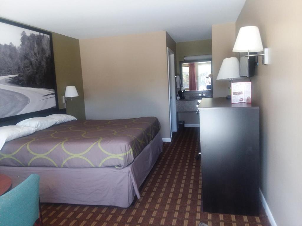 Super 8 by Wyndham Ocean Springs Biloxi - image 6